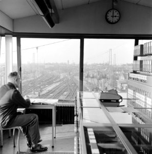 HUA-159753-Gezicht vanuit het seinhuis post A op het emplacement aan de noordzijde van het NS station Utrecht CS te Utrecht