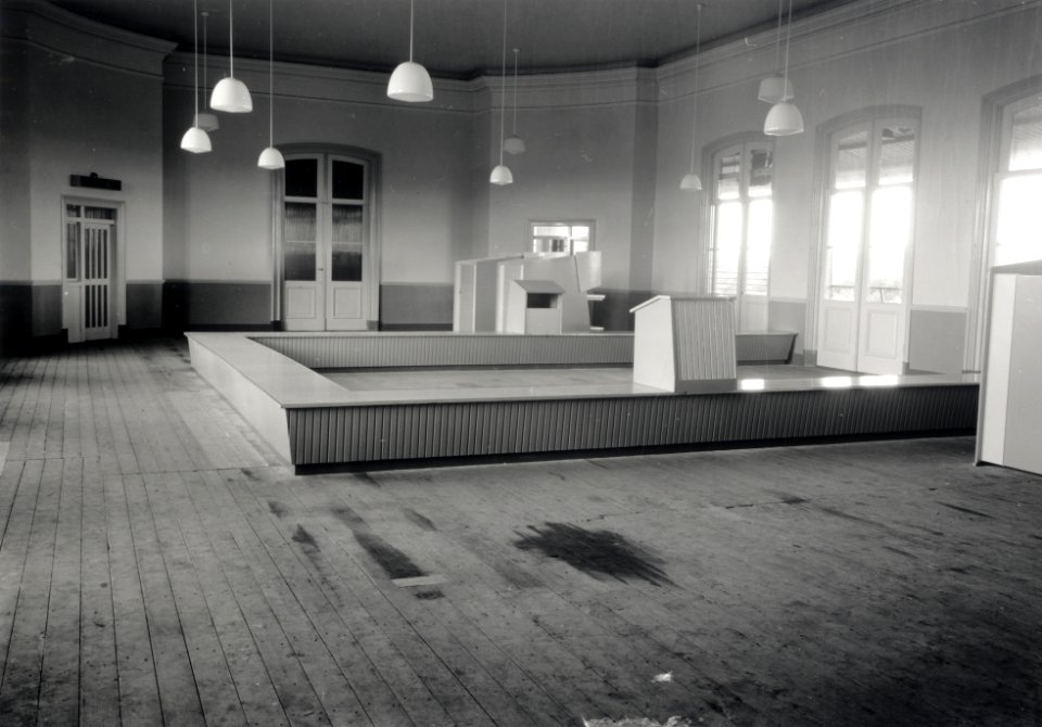HUA-167942-Interieur van het NS station Nieuweschans te Nieuweschans douanezaal
