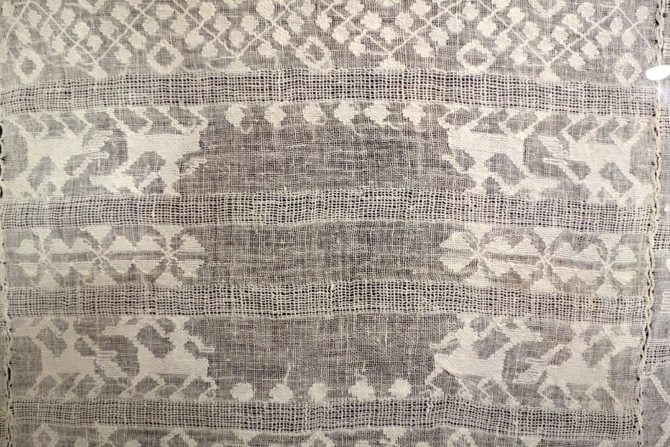 Huipil, Kekchi Maya, Coban, view 2, mid 20th century, cotton - Textile Museum of Canada - DSC01183