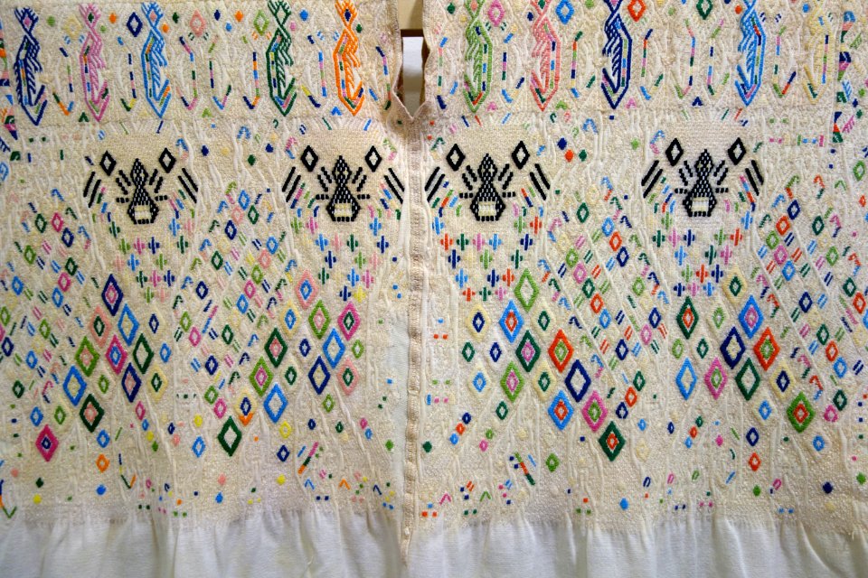Huipil, K'iche' Maya, Nahuala, view 2, late 20th century, cotton and silk - Textile Museum of Canada - DSC01378