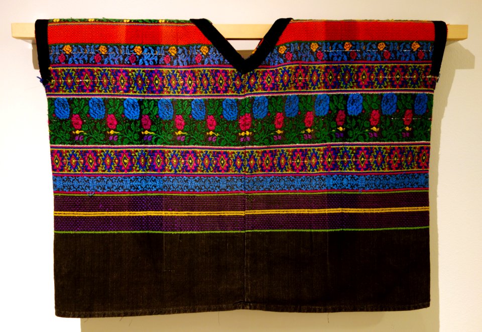 Huipil, Kaqchikel Maya, Comalapa, early 1980s, cotton and acrylic - Textile Museum of Canada - DSC01154