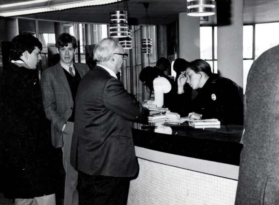 HUA-169340-Interieur van het N.S.-station Utrecht C.S. te Utrecht- inlichtingenbureau