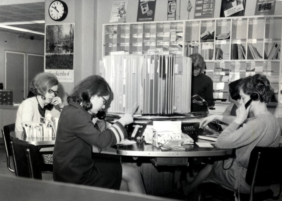 HUA-169300-Interieur van het NS station Amsterdam CS te Amsterdam inlichtingenbureau