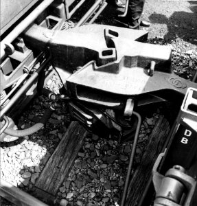 HUA-169524-Afbeelding van de demonstratie van automatische koppelingen voor goederenwagens op het goederenemplacement te Utrecht