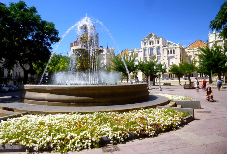 Huesca - Plaza de Navarra, Fuente de las Musas 8