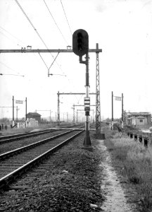 HUA-169482-Afbeelding van het drievoudig lichtsein hoofdsein nr 322 van de NS te Amersfoort aansluiting