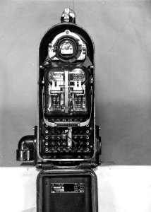 HUA-169465-Afbeelding van de binnenzijde van een Amerikaans daglichtsein (type SC signal van de General Railway Signal Company te Rochester NY), met kleurenwisselaar