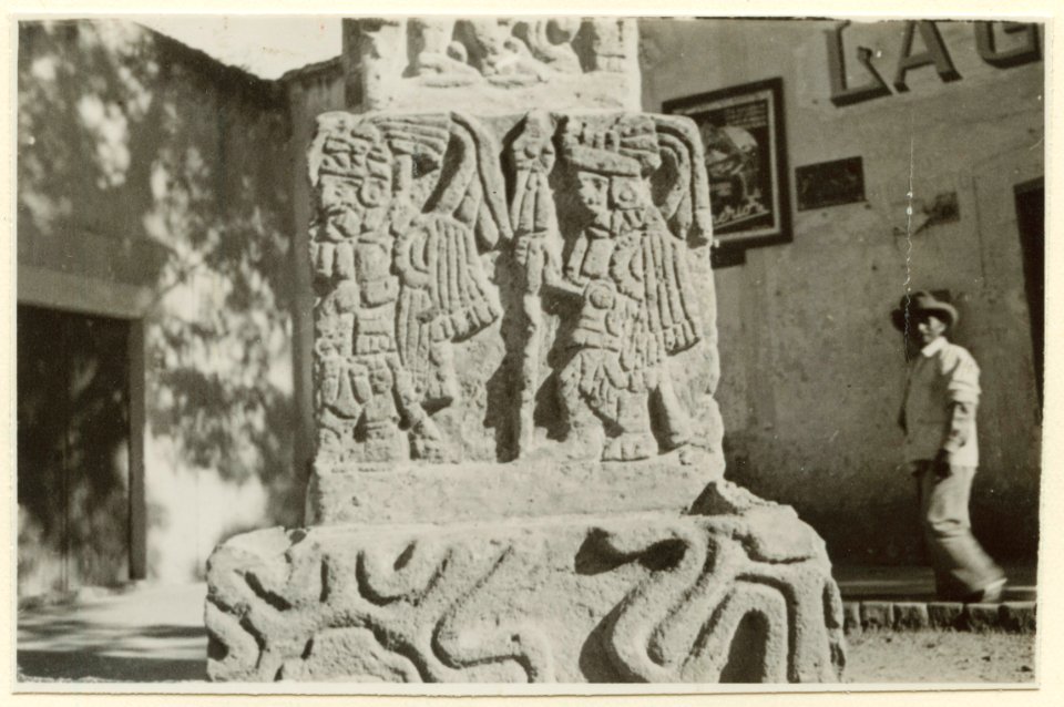 Huggen sten - SMVK - 0307.c.0029