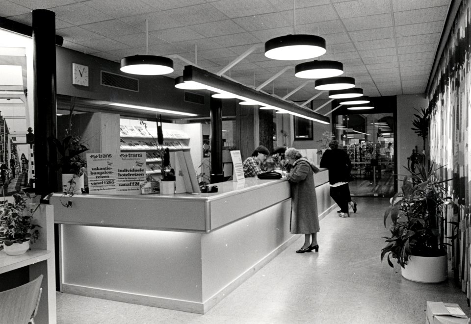 HUA-169317-Interieur van het N.S.-station Haarlem te Haarlem- inlichtingenbureau