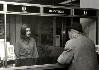 HUA-169304-Interieur van het NS station Amsterdam CS te Amsterdam inlichtingenbureau