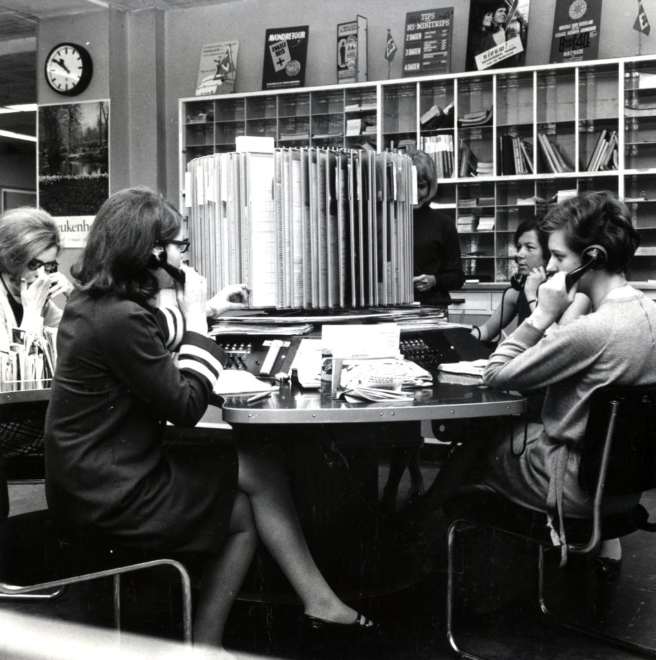 HUA-169299-Interieur van het N.S.-station Amsterdam C.S. te Amsterdam- inlichtingenbureau