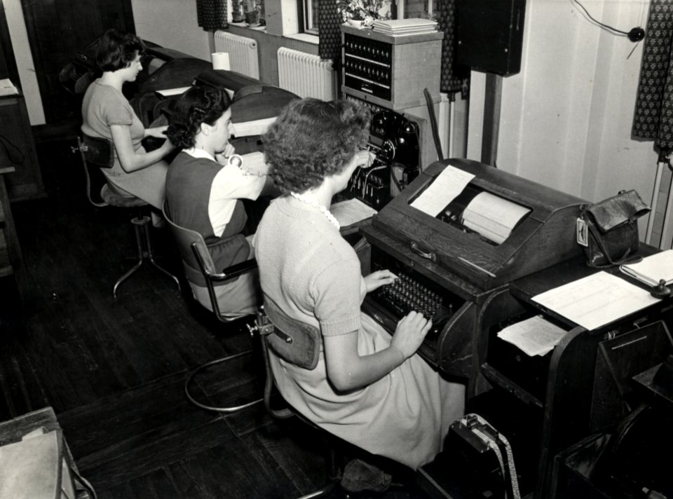 HUA-168469-Afbeelding van het telexbureau in het 3e Administratiegebouw HGB III Moreelsepark van de NS te Utrecht