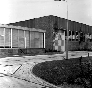 HUA-167693-Gezicht op het magazijn van de Hoofdwerkplaats (wagenwerkplaats) van de N.S. te Amersfoort