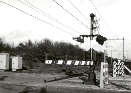 HUA-169415-Afbeelding van een AHOB bij de spoorwegovergang in de Barchman Wuytierslaan te Amersfoort