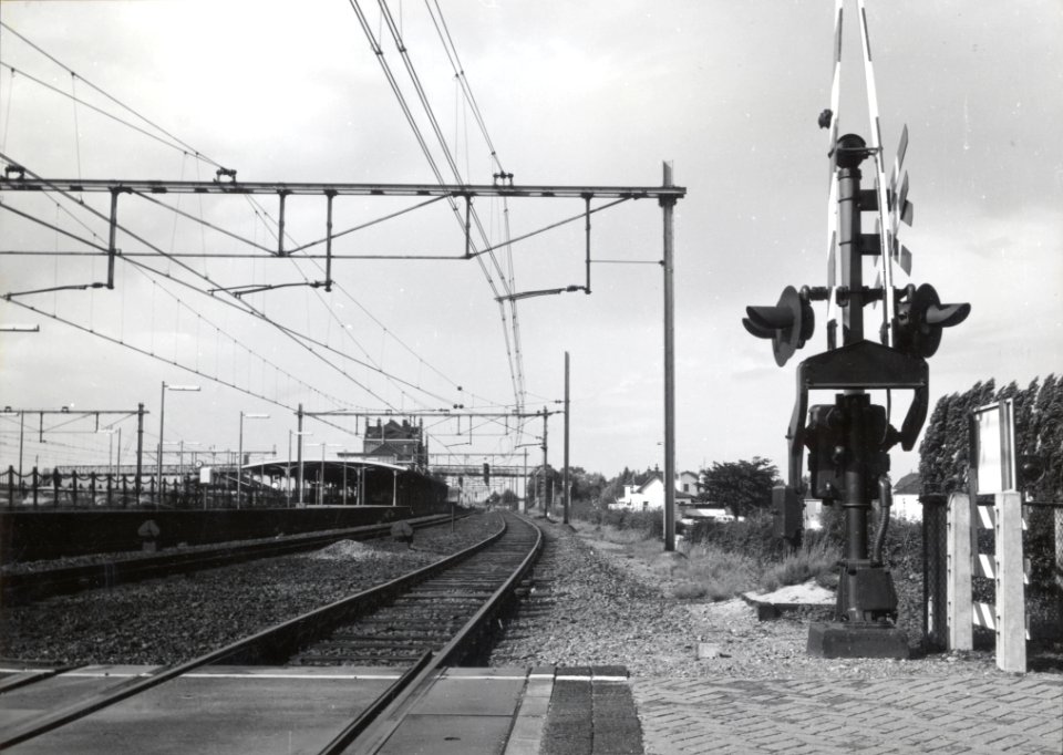 HUA-169433-Gezicht op de zuidzijde van het N.S.-station Geldermalsen te Geldermalsen