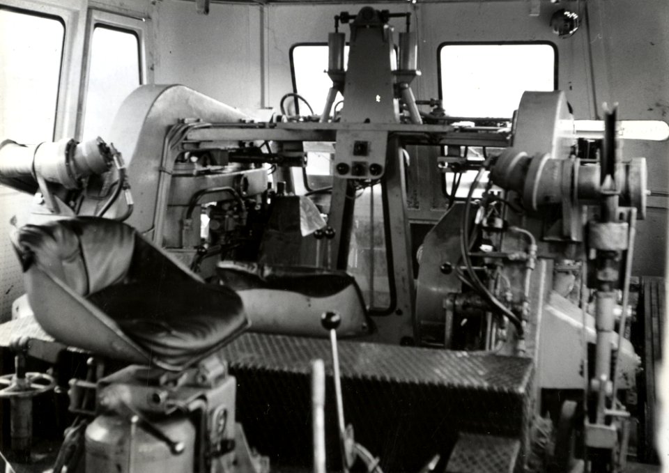 HUA-169712-Interieur van de Plassermatic Spezial stopmachine van de N.S. te Hoek van Holland
