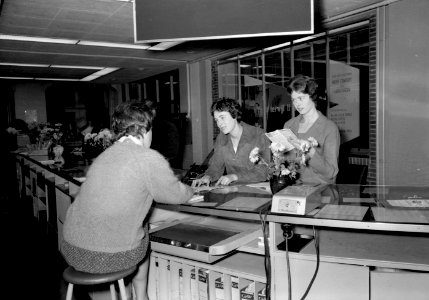 HUA-169291-Interieur van het NS station Amsterdam CS te Amsterdam inlichtingenbureau