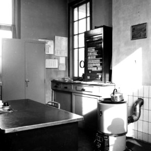 HUA-165704-Interieur van het N.S.-station Wehl te Wehl- plaatskaartenkantoor