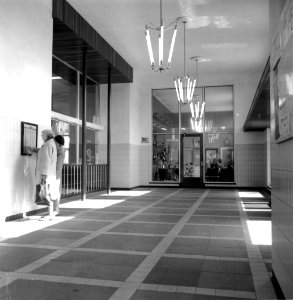 HUA-166173-Interieur van het N.S.-station Tiel te Tiel- hal