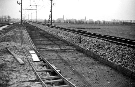 HUA-165749-Afbeelding van de werkzaamheden ten behoeve van de baanverzwaring nabij Duivendrecht