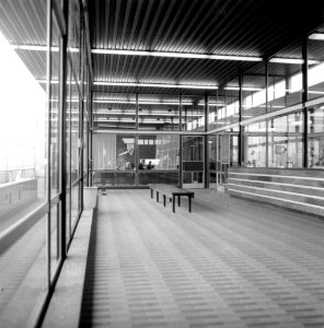 HUA-166125-Interieur van het N.S.-station Weesp te Weesp- stationshal
