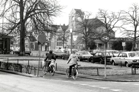 HUA-169244-Gezicht op het Stationsplein bij het NS station Amersfoort te Amersfoort