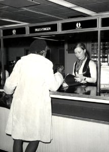 HUA-169301-Interieur van het N.S.-station Amsterdam C.S. te Amsterdam- inlichtingenbureau