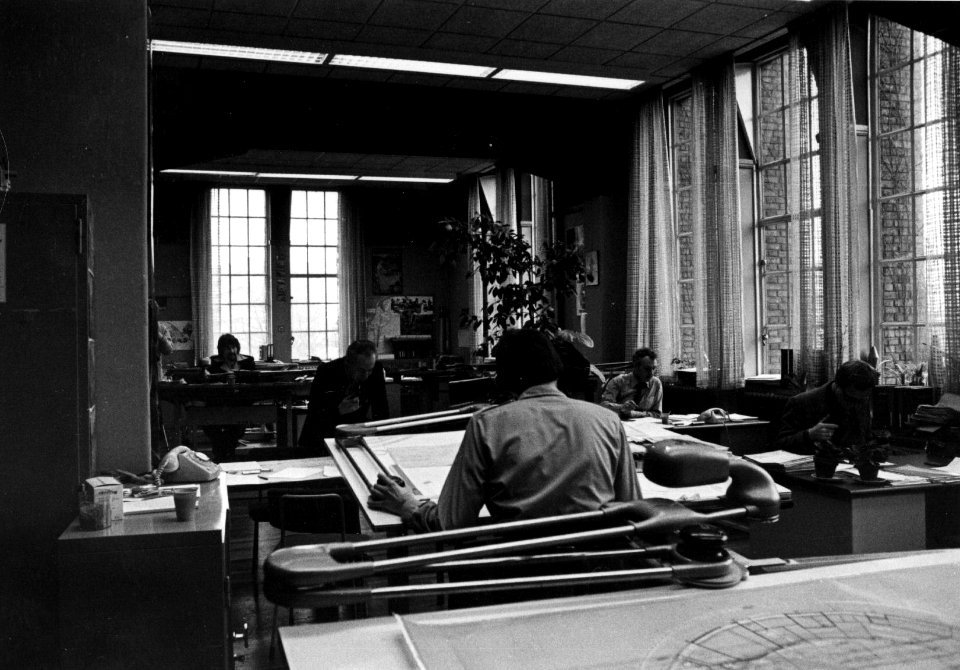 HUA-153382-Interieur van de tekenkamer in het hoofdgebouw III van de N.S. te Utrecht