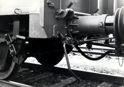 HUA-169530-Afbeelding van de demonstratie van automatische koppelingen voor goederenwagens op het goederenemplacement te Utrecht