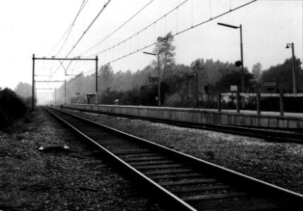 HUA-153257-Gezicht op het perron van het N.S.-station Schinnen te Schinnen