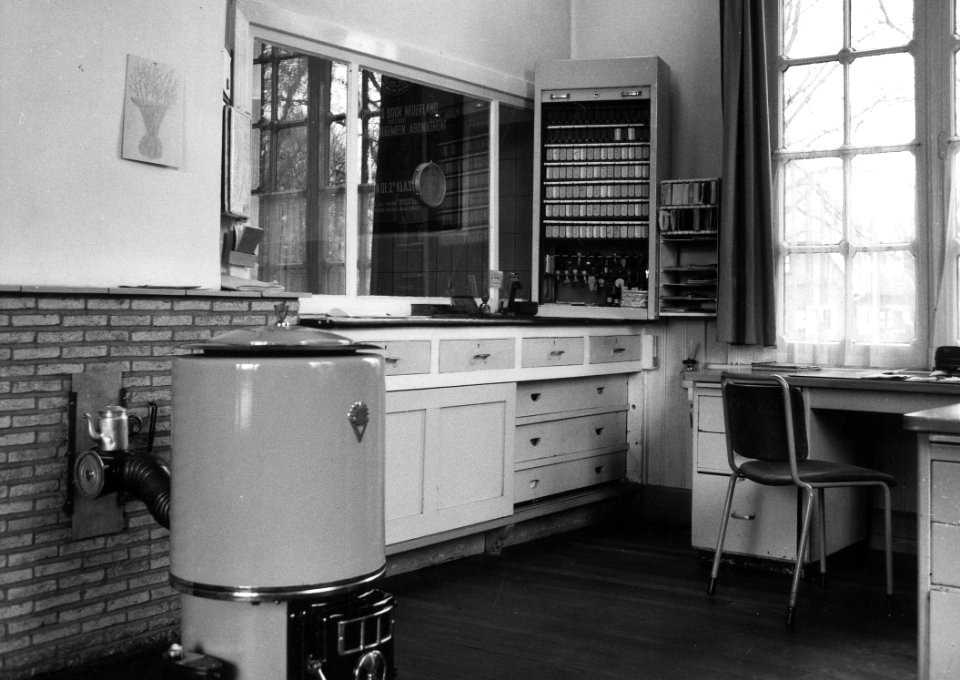 HUA-165655-Interieur van het NS station Delden te Delden plaatskaartenkantoor
