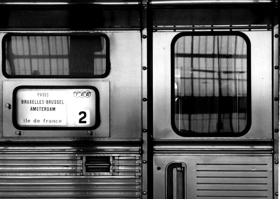 HUA-153481-Afbeelding van het koersbord van de T.E.E. "Ile de France" van Parijs naar Amsterdam