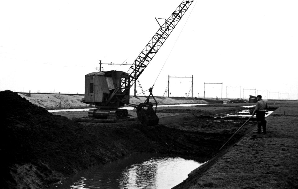 HUA-164254-Gezicht op de werkzaamheden ten behoeve van de baanverzwaring tussen Oudewater en Gouda