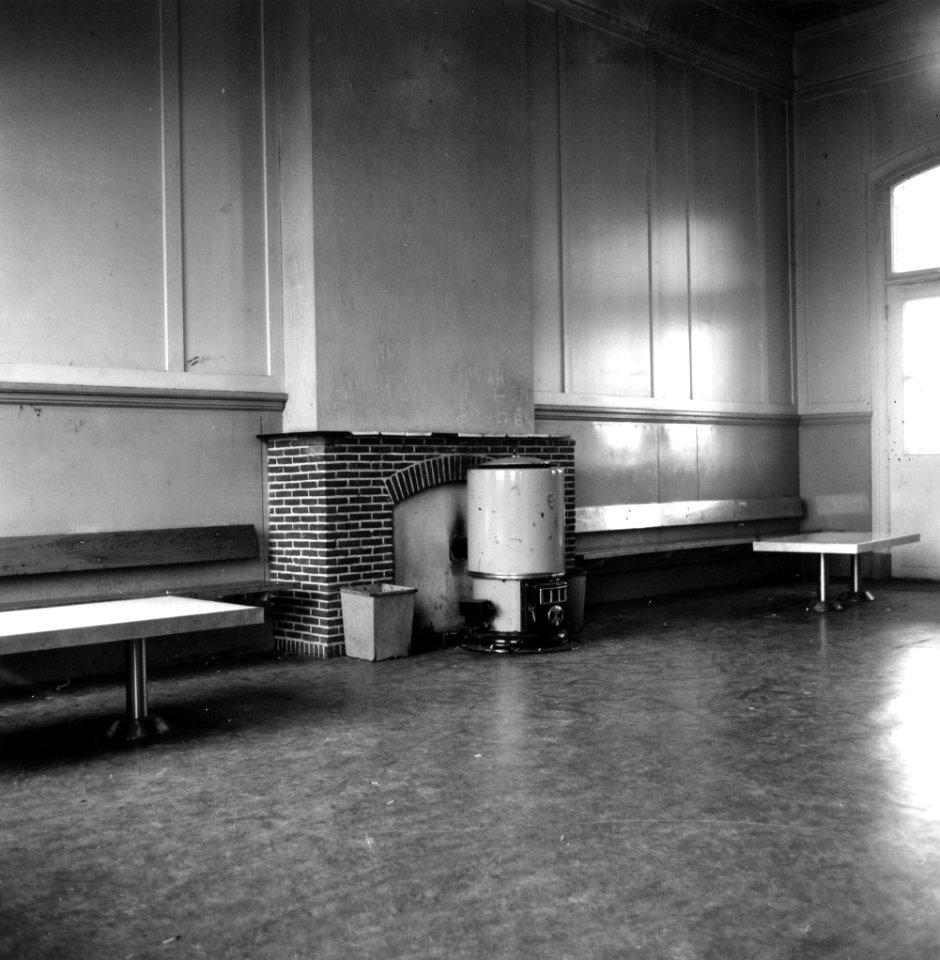 HUA-166085-Interieur van het NS station Appingedam te Appingedam wachtkamer