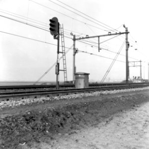 HUA-169480-Afbeelding van een drievoudig lichtsein van de N.S. te Delft