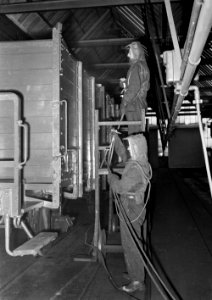 HUA-153385-Afbeelding van de spuiterij van de centrale werkplaats van de N.S. te Amersfoort