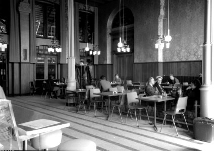 HUA-166057-Interieur van het N.S.-station Amsterdam C.S. te Amsterdam- restauratie