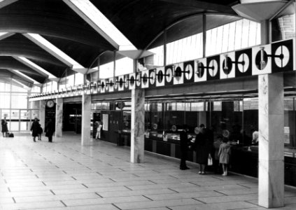 HUA-152632-Interieur van de hal in het N.S.-station Schiedam-Rotterdam West te Schiedam
