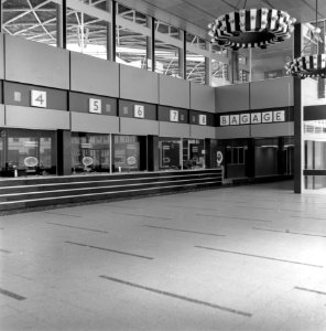 HUA-166180-Interieur van het N.S.-station Tilburg te Tilburg- hal
