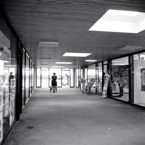 HUA-152482-Interieur van het N.S.-station Heemskerk te Heemskerk- hal