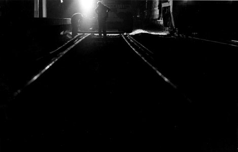 HUA-153430-Afbeelding van werkzaamheden aan het spoor in de nacht bij het N.S.-station Eindhoven Beukenlaan te Eindhoven