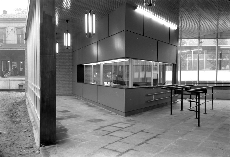 HUA-152414-Interieur van het NS station Driebergen Zeist te Driebergen Rijsenburg hal en loketten van het gedeelte aan de Zeister zijde