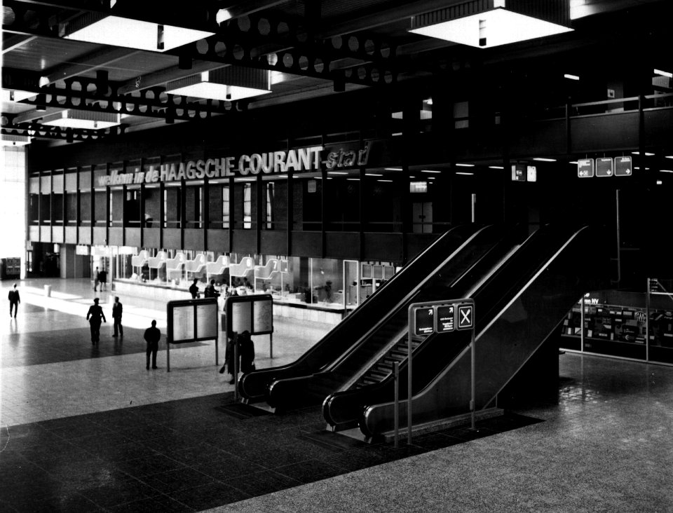 HUA-152445-Interieur van het NS station Den Haag CS te Den Haag hal