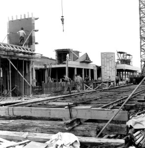 HUA-166226-Gezicht op het in aanbouw zijnde nieuwe N.S.-station Tilburg te Tilburg