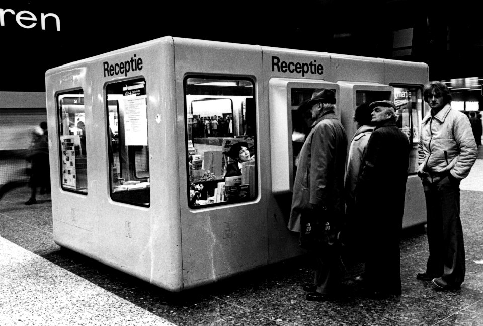HUA-152449-Interieur van het N.S.-station Den Haag te Den Haag- receptie