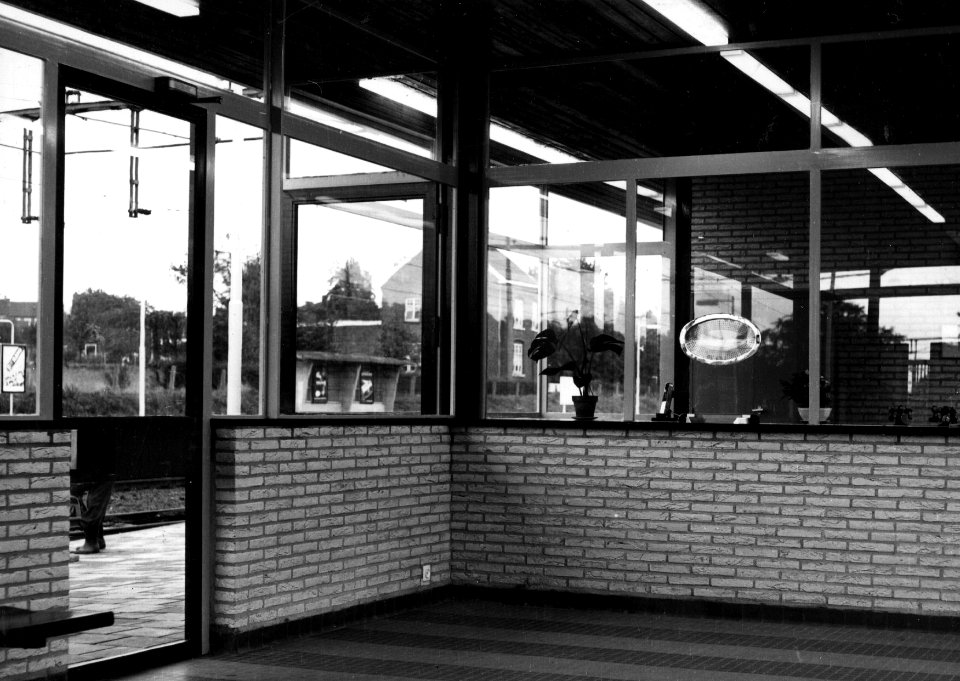HUA-152405-Interieur van het NS station Bunde te Bunde loket