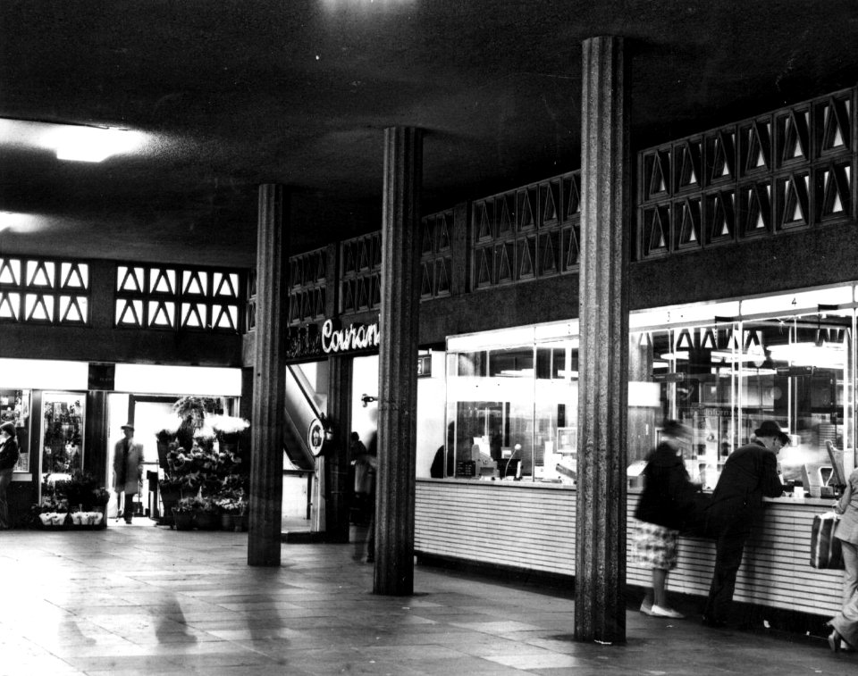 HUA-152522-Interieur van de hal in het N.S.-station Leiden te Leiden