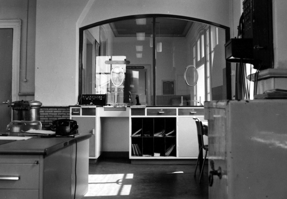 HUA-165679-Interieur van het NS station Lochem te Lochem plaatskaartenkantoor