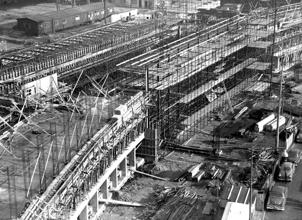 HUA-166187-Gezicht op het in aanbouw zijnde nieuwe N.S.-station Rotterdam C.S. te Rotterdam