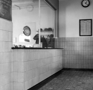 HUA-152494-Interieur van het NS station Horst Sevenum te Hegelsom hal met loket